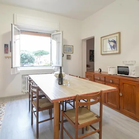 3 Bedroom Amazing In Apartamento Spotorno